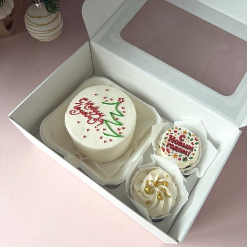 Бенто торт новогодняя открытка и 2 капкейка ассорти