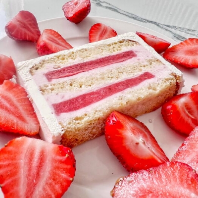 Бенто торт новогодняя открытка и 2 капкейка ассорти