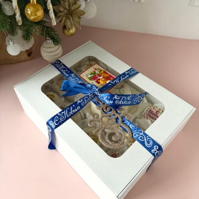 Новогодний бенто торт новогодняя открытка и 8 капкейков ассорти