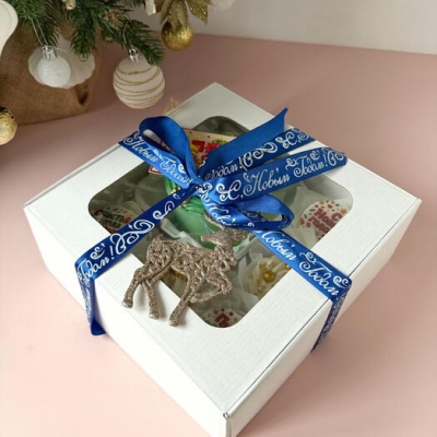 Набор: бенто торт новогодний праздник и 5 капкейков ассорти