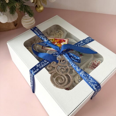 Набор бенто торт новогодние шары и 8 капкейков