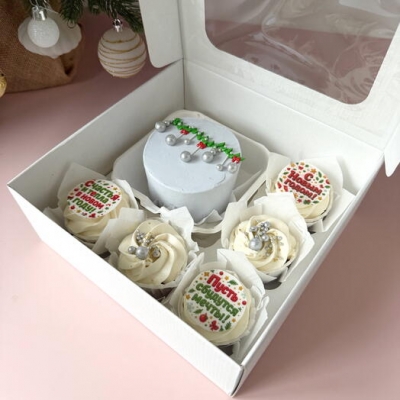 Набор: бенто-торт новогодние шары и капкейки ассорти