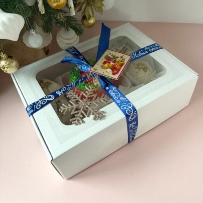 Набор: бенто торт Рождественский венок и 8 капкейков ассорти