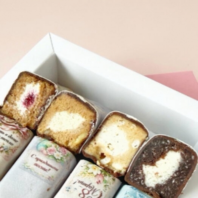 Подарочный набор пирожных на Пасху «весенние послания»