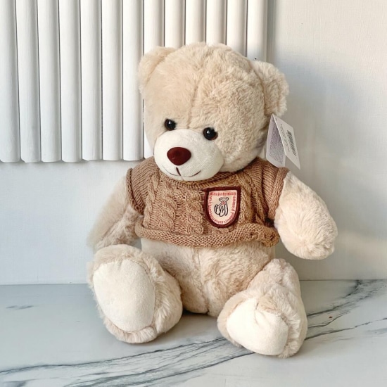 Мишка в бежевой кофточке
